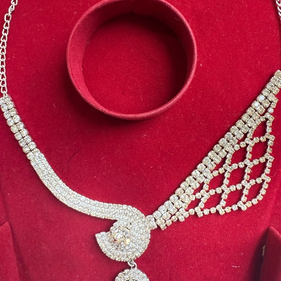 Elegant stone Necklace and Earring Set - NEW - Picture 3 of 7